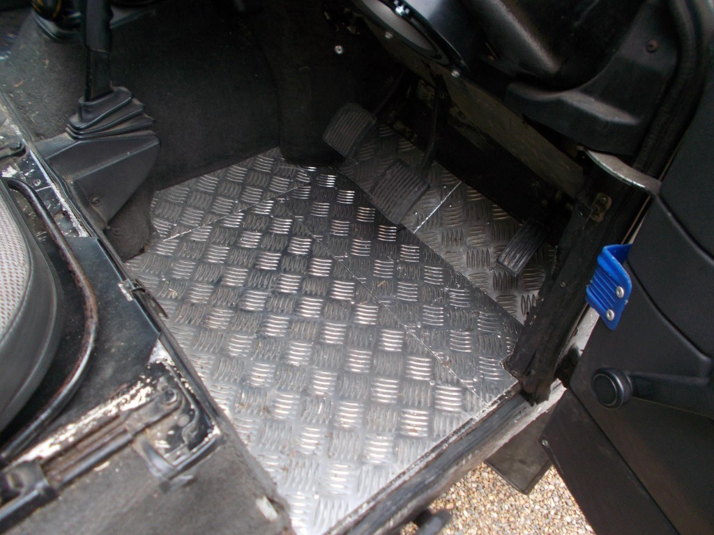 Footwell plate